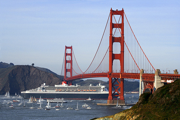 Queen Mary II Sailing Under the Golden Gate Bridge, San Francisco, Febuary 2007