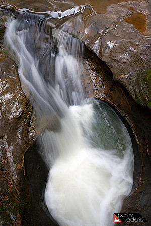 Waterfall "Devil's Bathtub", Old Man's Cave Area, Hocking Hills State Park, Ohio